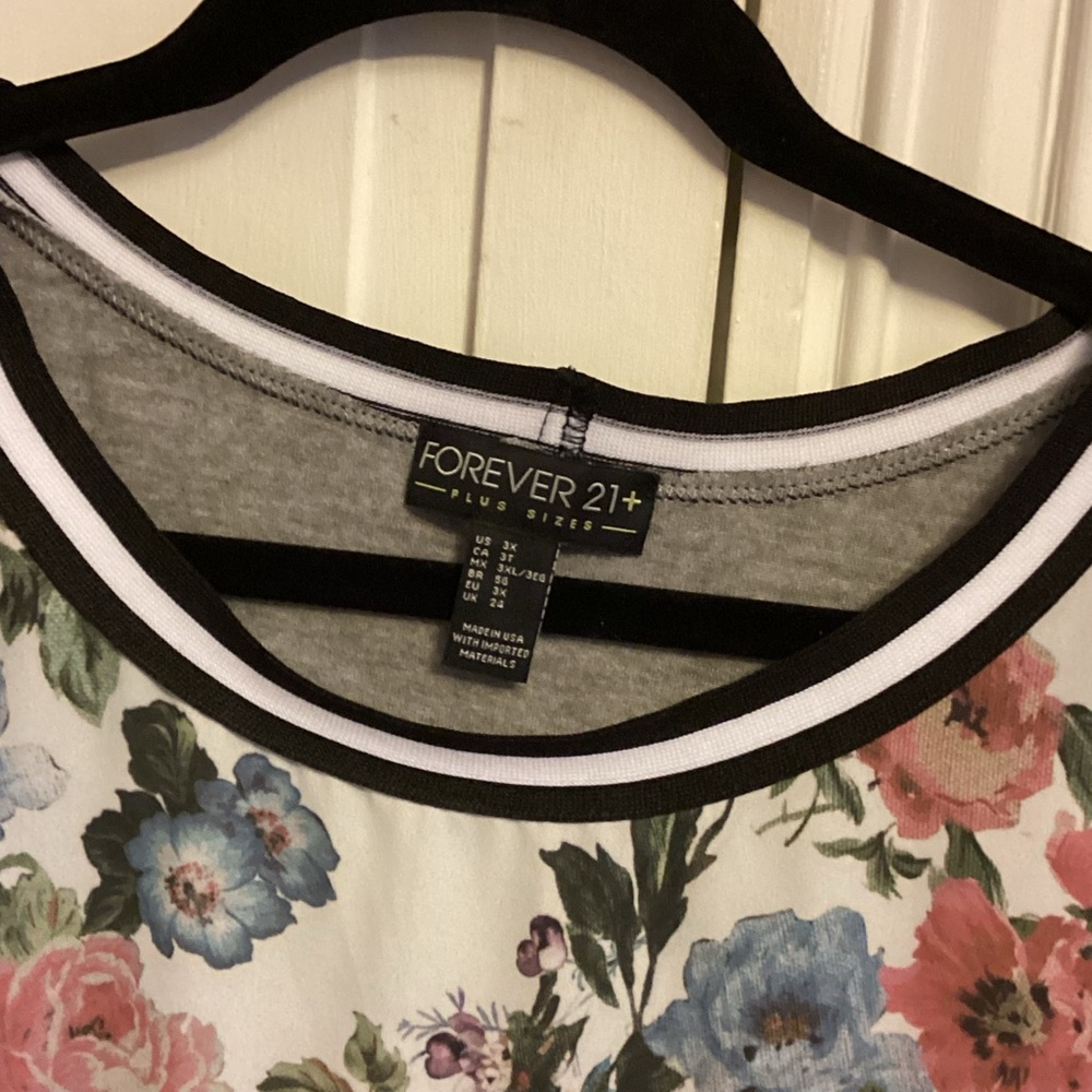 Forever 21 Black and Pink Graphic 3/4 Sleeve Blouse - Picture 2 of 3